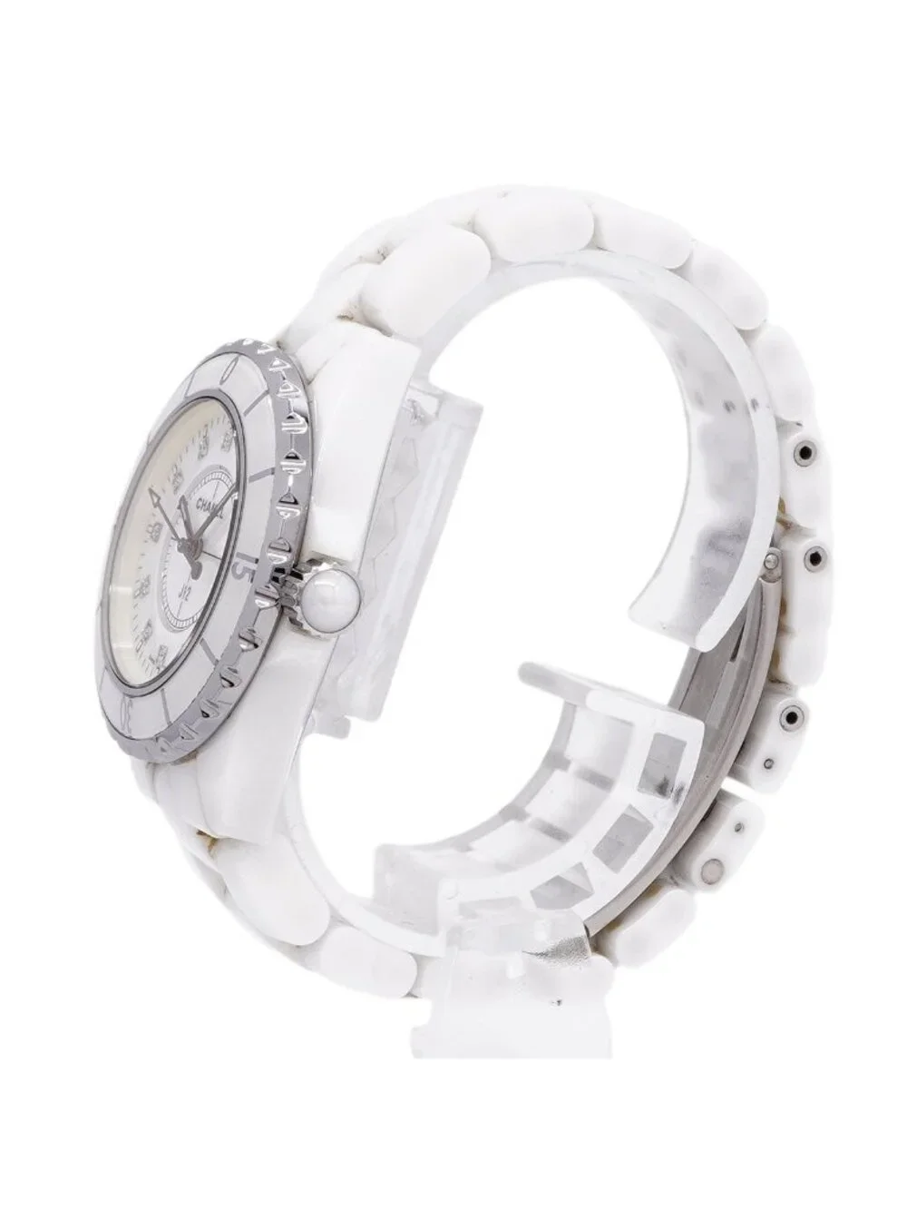 CHANEL there width some